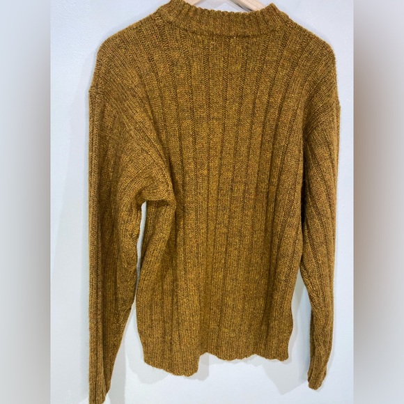 Abercrombie & Fitch Vintage NEW with tag wool sweater; has hole size small - Picture 12 of 14